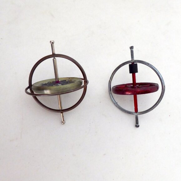 VINTAGE 1950’s METAL GYROSCOPE TOY LOT OF 2 (PRE-OWNED) - Picture 4 of 12